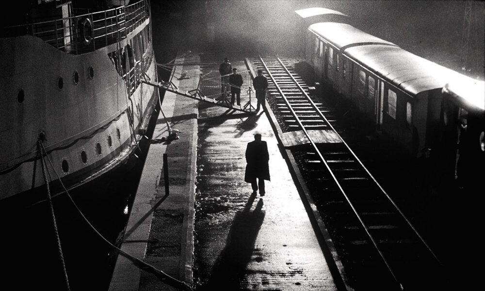 Film Noir's iconic lighting.