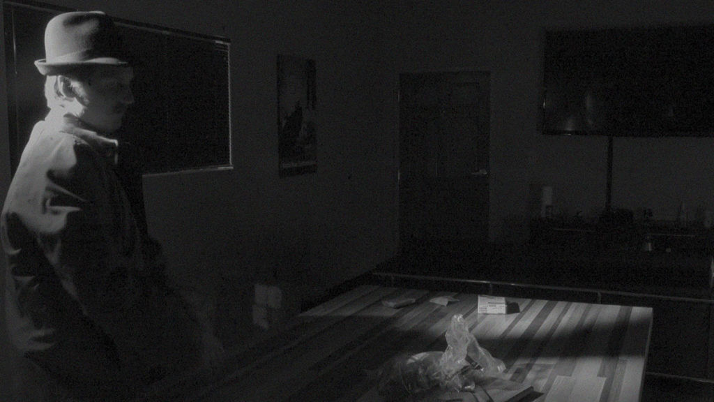 True Intern - Bad lighting