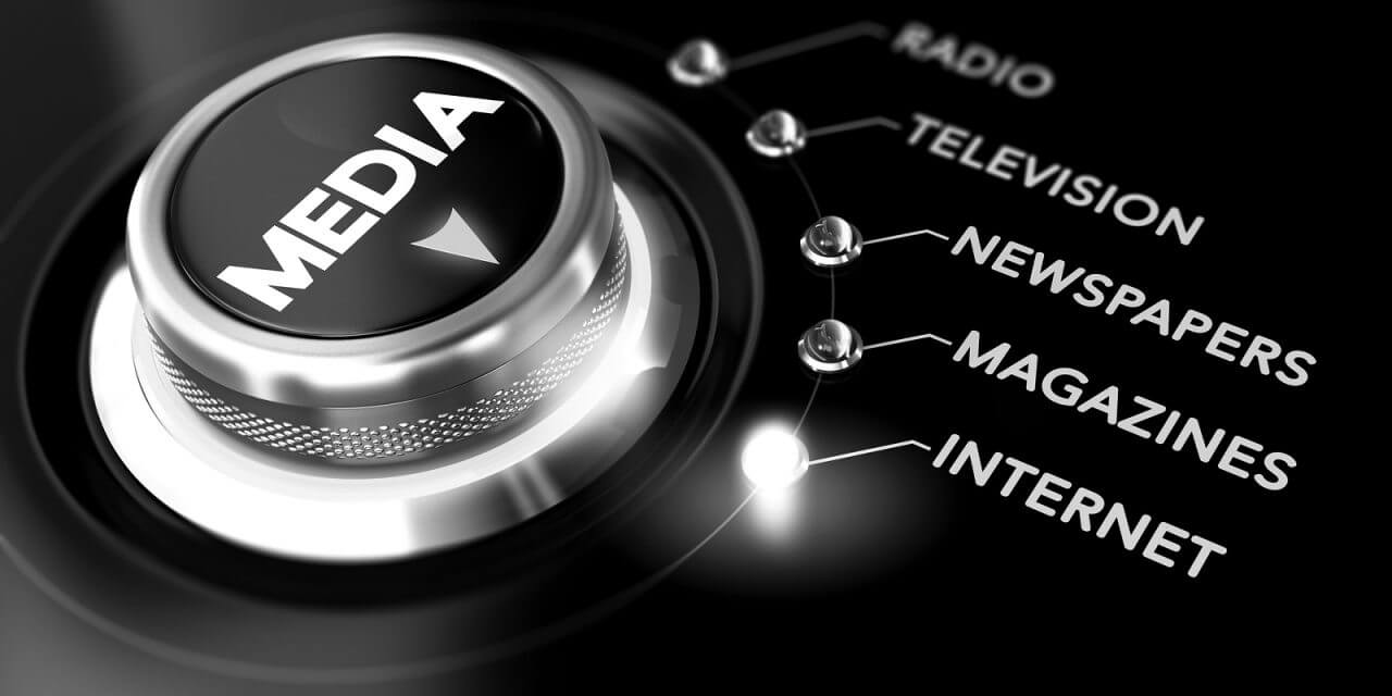 A shiny knob labeled "Media" points toward the option "Internet" indicating that the focus is on internet media buying and planning.